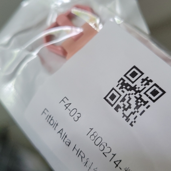 Fitbit band Alta HR small NWT + Charger - Picture 2 of 5